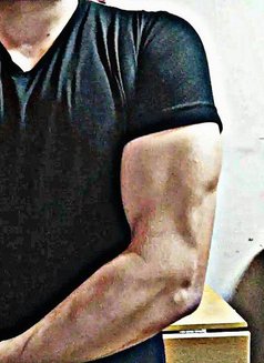 Captain Ashraf - Male escort in Cairo Photo 2 of 8