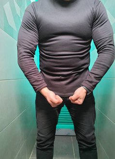 Captain Ashraf - Male escort in Cairo Photo 1 of 8