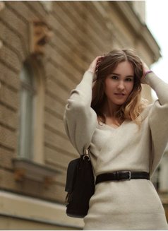 Cardy - escort in Dubai Photo 5 of 16