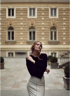 Cardy - escort in Dubai Photo 10 of 16