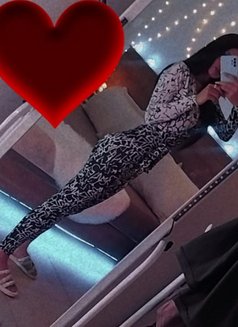 Caren - escort in Beirut Photo 4 of 5