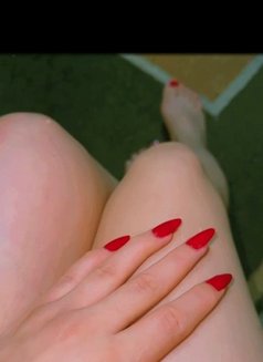 Caren - escort in Beirut Photo 5 of 7