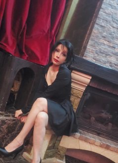 Caren - escort in Beirut Photo 2 of 4