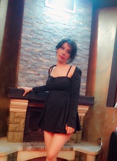 Caren - escort in Beirut Photo 3 of 4