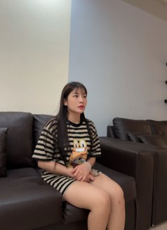 Carin - puta in Singapore Photo 1 of 3