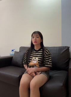 Carin - puta in Singapore Photo 2 of 3