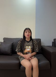 Carin - puta in Singapore Photo 3 of 3