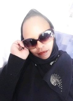 Carl - escort in Jeddah Photo 1 of 2