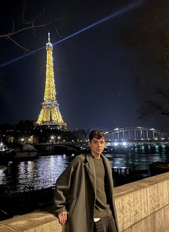 Twink Carl - Male escort in Dubai Photo 10 of 10