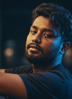 Carl - Male escort in Kolkata Photo 1 of 4