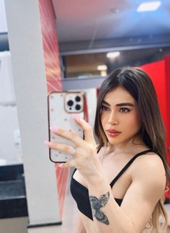 Carla - escort in Singapore Photo 5 of 9