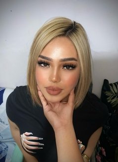 Carla Cum Show - Transsexual escort in Manila Photo 2 of 5
