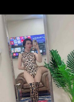 Carla - Male escort in Riyadh Photo 3 of 3