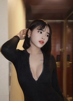 Carlie - escort in Macao Photo 12 of 13