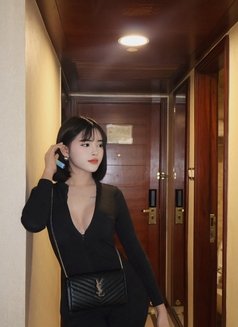 Carlie - escort in Macao Photo 13 of 13