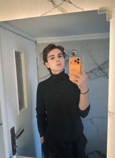 Carlo - Male escort in Beirut Photo 1 of 1