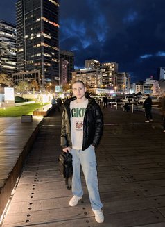 Carlo - Male escort in Beirut Photo 4 of 7