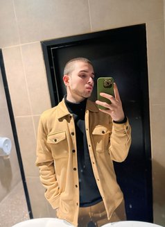 Carlo - Male escort in Beirut Photo 6 of 7