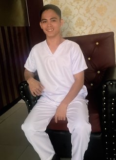 Carlos - masseur in Cebu City Photo 1 of 4