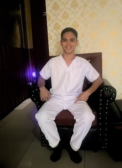 Carlos - masseur in Cebu City Photo 3 of 4