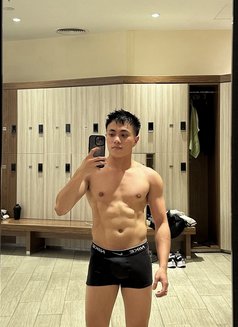 Carlos - Male escort in Dubai Photo 5 of 6