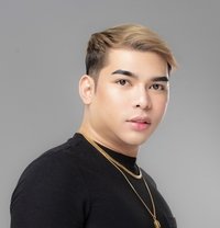 انا استطيع التحدث باللغة العربية - Male escort in Manila