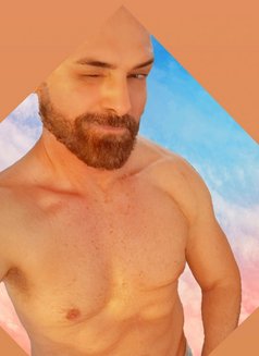 Carlos Tantra - masseur in Barcelona Photo 2 of 3