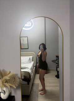 Carly - escort in Dubai Photo 6 of 6