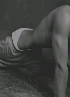Carly - Acompañantes masculino in Nairobi Photo 3 of 3