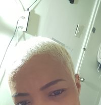 A avail Curvy Ebony - puta in Makati City