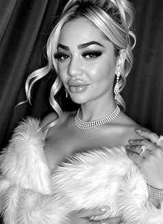 Carmen - escort in London Photo 4 of 10
