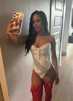 Carmen - escort in Abu Dhabi Photo 18 of 24