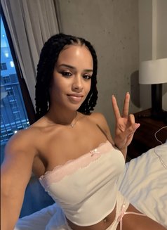 Carmen - escort in Abu Dhabi Photo 21 of 24