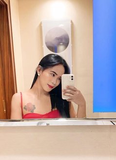 Carmina - Transsexual escort in Makati City Photo 2 of 4