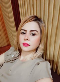 Carol - escort in New Delhi Photo 1 of 9