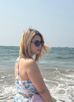 Carol - escort in New Delhi Photo 4 of 9