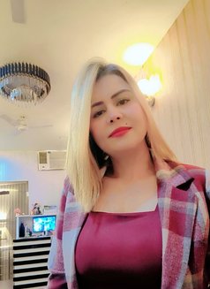 Carol - escort in New Delhi Photo 9 of 9