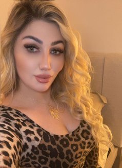 Carole - escort in Dubai Photo 1 of 4