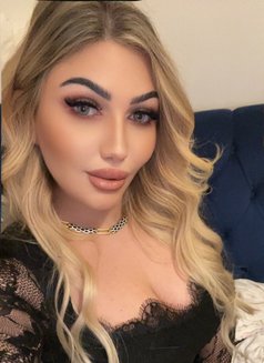 Carole - escort in Dubai Photo 3 of 4
