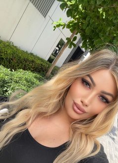 Carole - Male escort in Dubai Photo 5 of 9