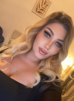 Carole - Male escort in Dubai Photo 7 of 9