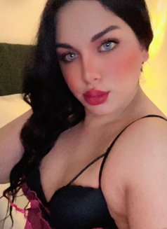 Carolina - Transsexual escort in Amman Photo 2 of 7