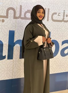 Carolina - escort in Muscat Photo 1 of 3