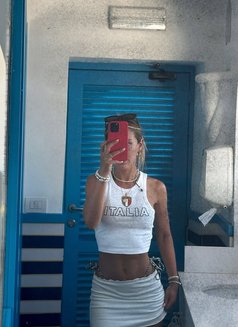Carolina - escort in Lisbon Photo 2 of 3