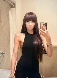 Caroline Behrs/POPPERS - Transsexual escort in New Delhi Photo 2 of 30