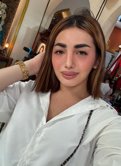Caroline - escort in Makati City Photo 5 of 7
