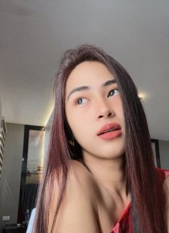 Caroline - Transsexual escort in Manila Photo 1 of 6