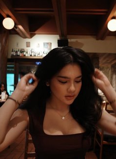 Caroline - escort in Jakarta Photo 3 of 5