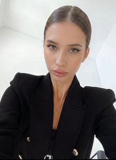 Caroline - puta in Hong Kong Photo 2 of 5