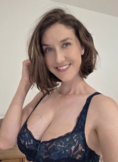 Caroline53 - Male escort in Birmingham Photo 3 of 3